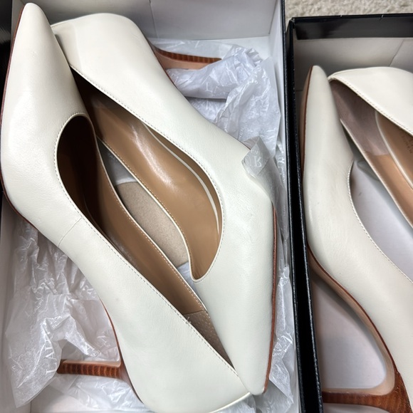 Lauren Ralph Lauren Lauren Ralph Lauren
Women's Lanette Pointed-Toe Pumps - Picture 2 of 6